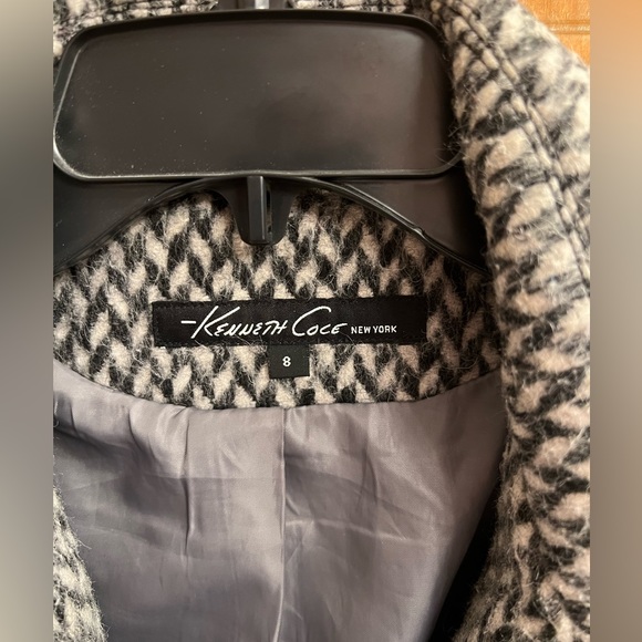 Kenneth Cole Women’s single breast belted coat! Size 8! - Picture 2 of 3